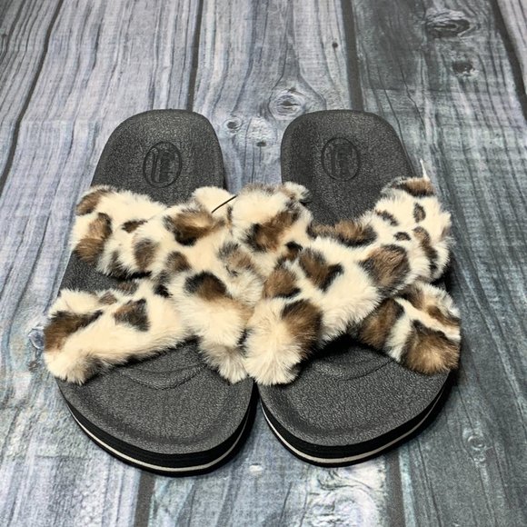 Fuzzy Leopard Slippers - Picture 1 of 6